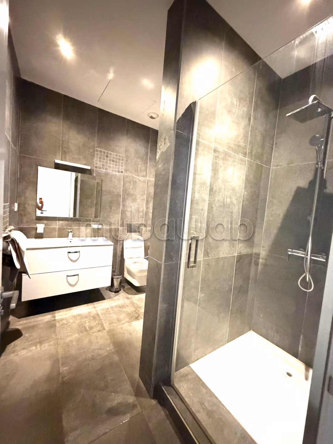 Très joli appartement rez ce jardin.
Meublé