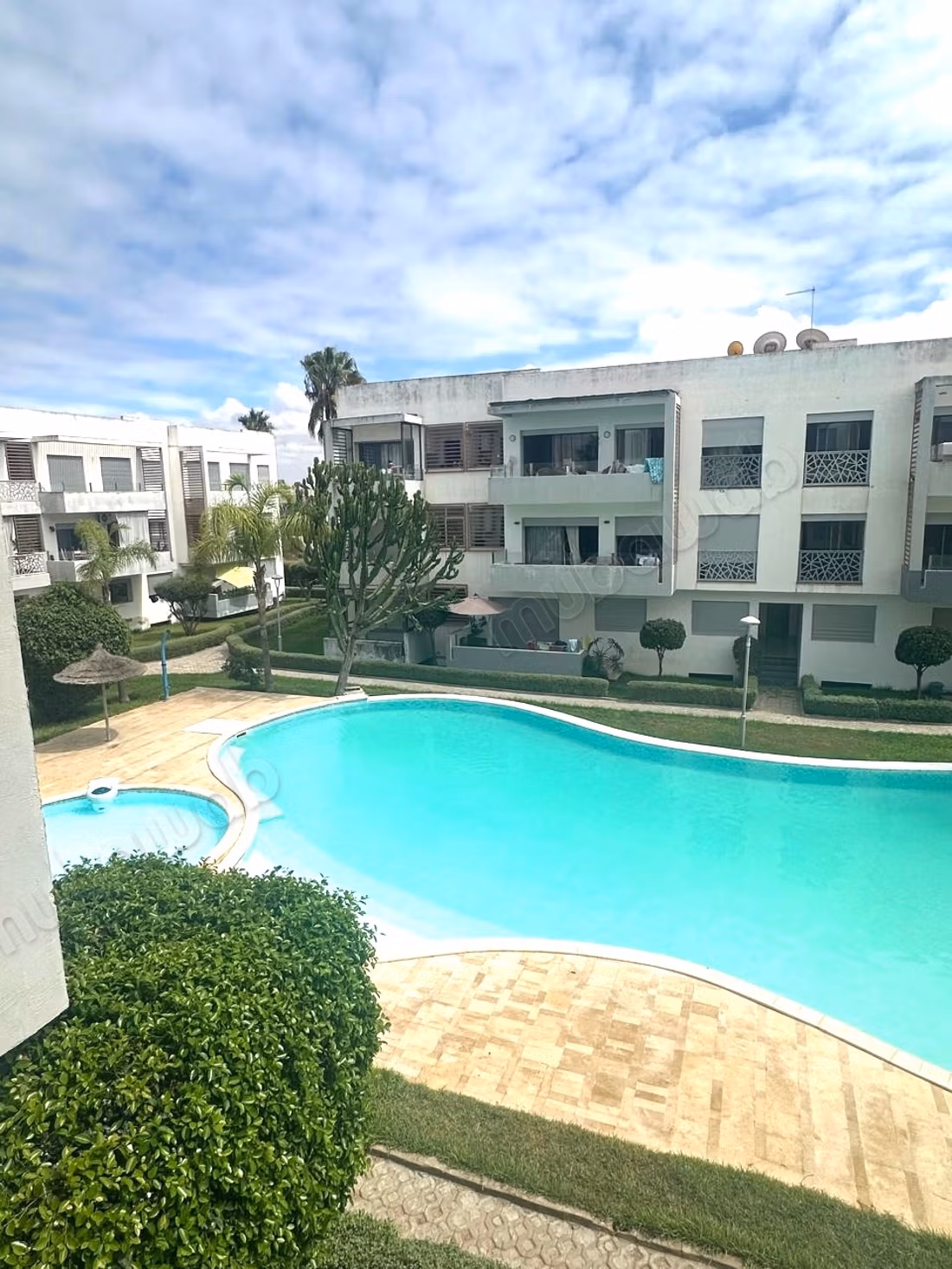 Coquet appartement vue piscine