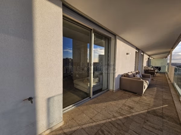 Furnished T4 of 158m² large terrace - high floor