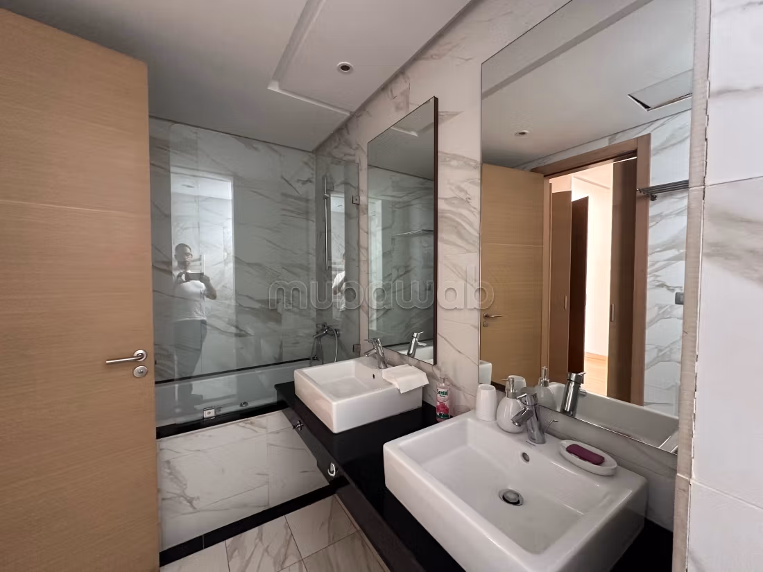 Appartement en location à Riyad. 4 pièces. Avec ascenseur et terrasse