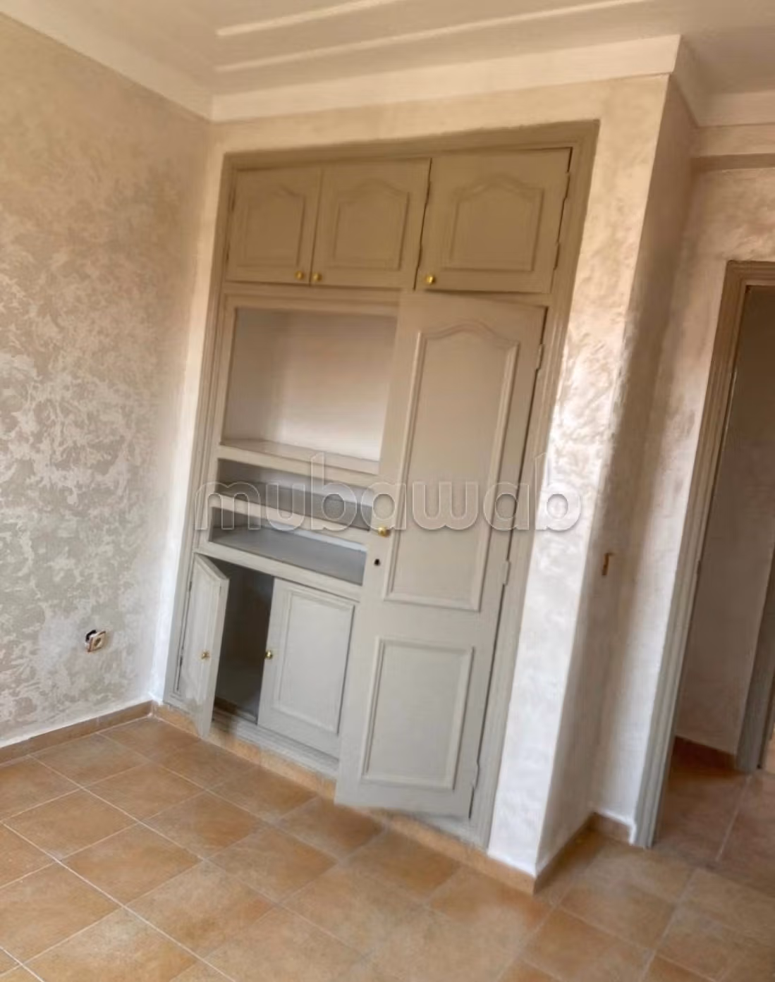 Superbe appartement à vendre à Hay Mabrouka. 3 belles chambres. Porte blindée, sécurité — 5