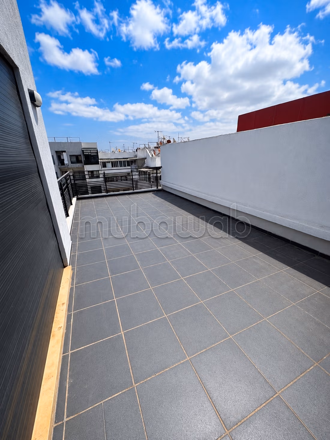 Dernier etage • grande terrasse plein soleil • belle résidence sécurisée — 3