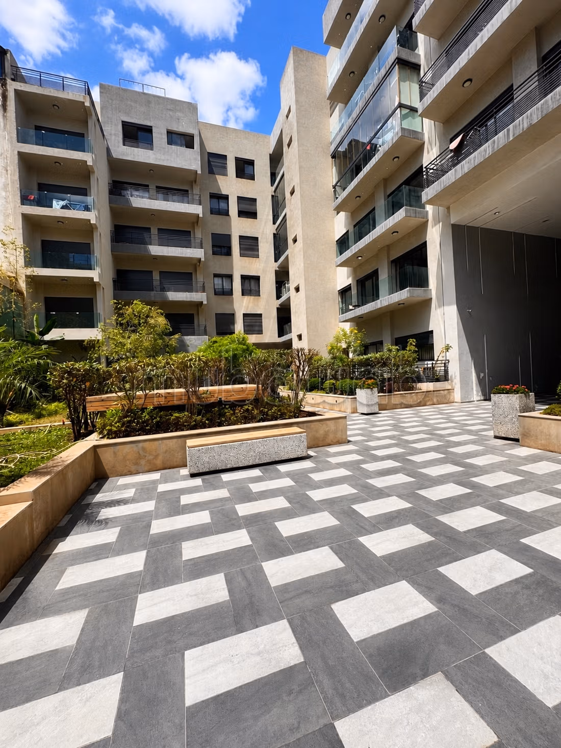 Dernier etage • grande terrasse plein soleil • belle résidence sécurisée — 6
