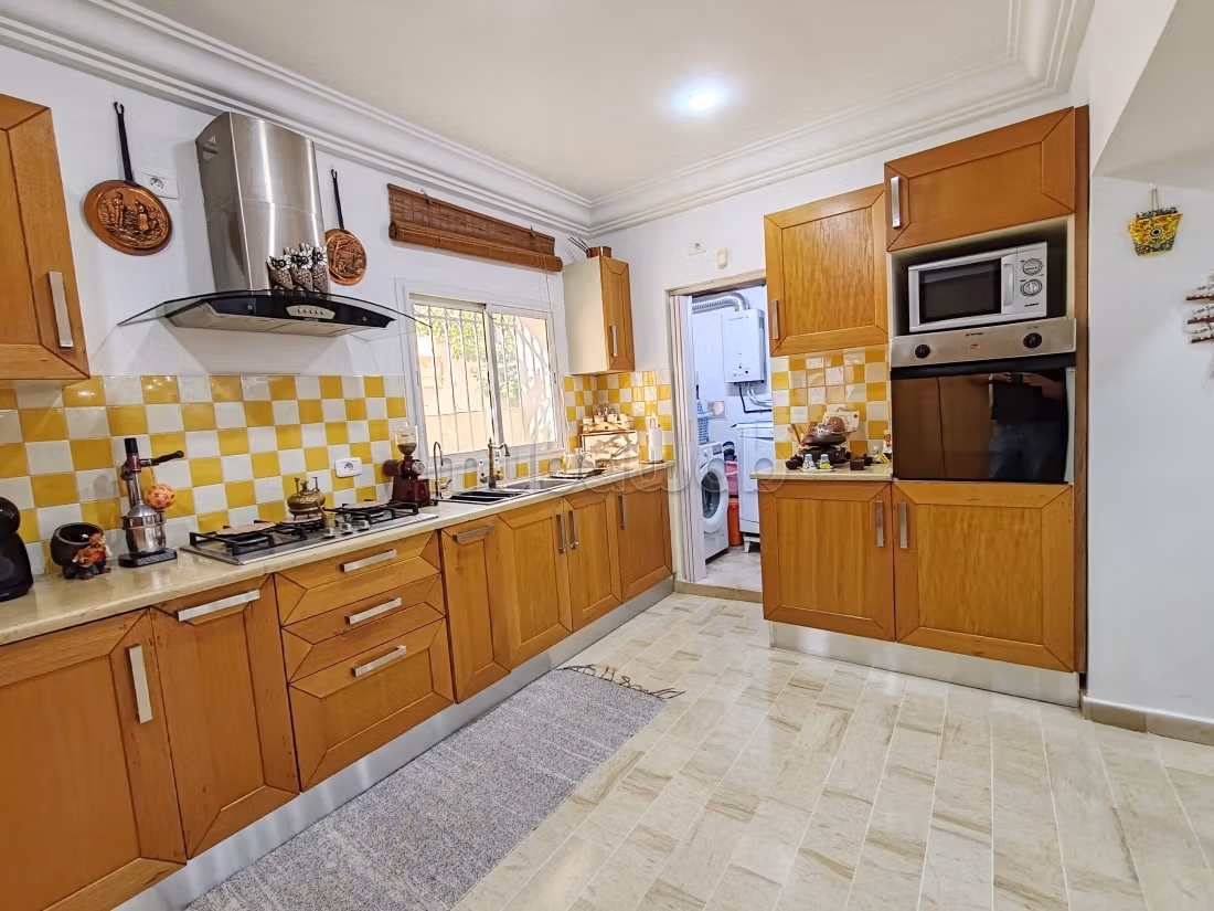 A Vendre un RDC de villa, Cité Ennozha, Ariana