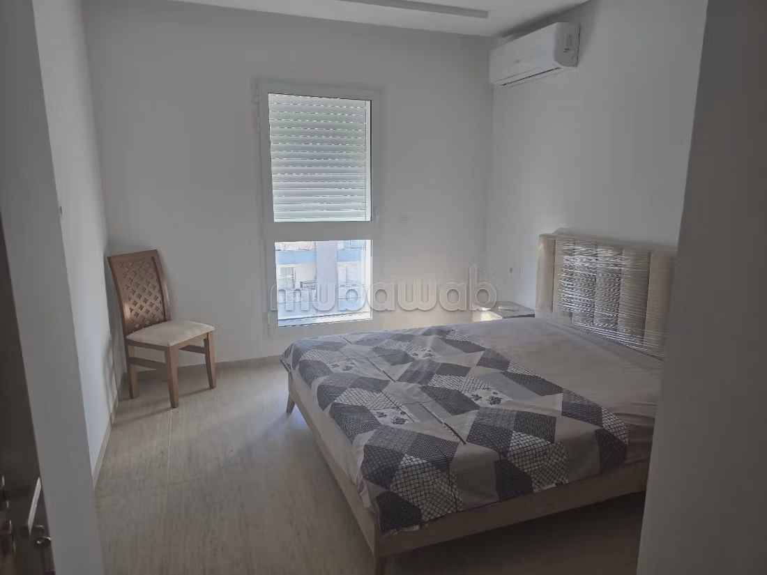 Appartement de vacances à louer à Hammamet Nord. 1 belle chambre. Porte blindée, antenne parabolique