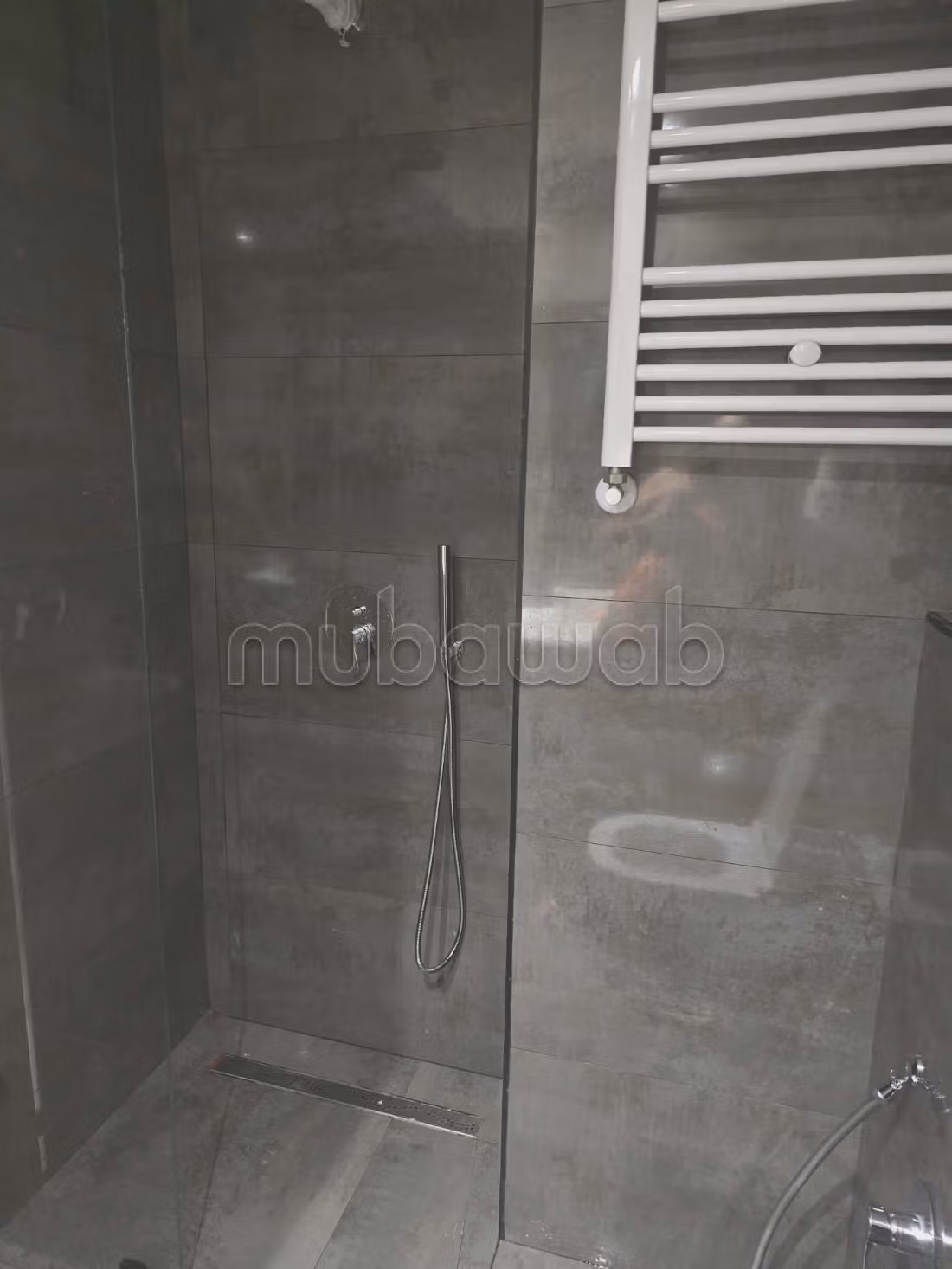 Appartement de vacances à louer à Hammamet Nord. 1 belle chambre. Porte blindée, antenne parabolique