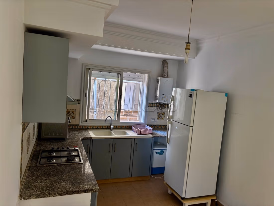Affitto stagionale. Superficie di 90 m². Finestre con doppi vetri e porta blindata