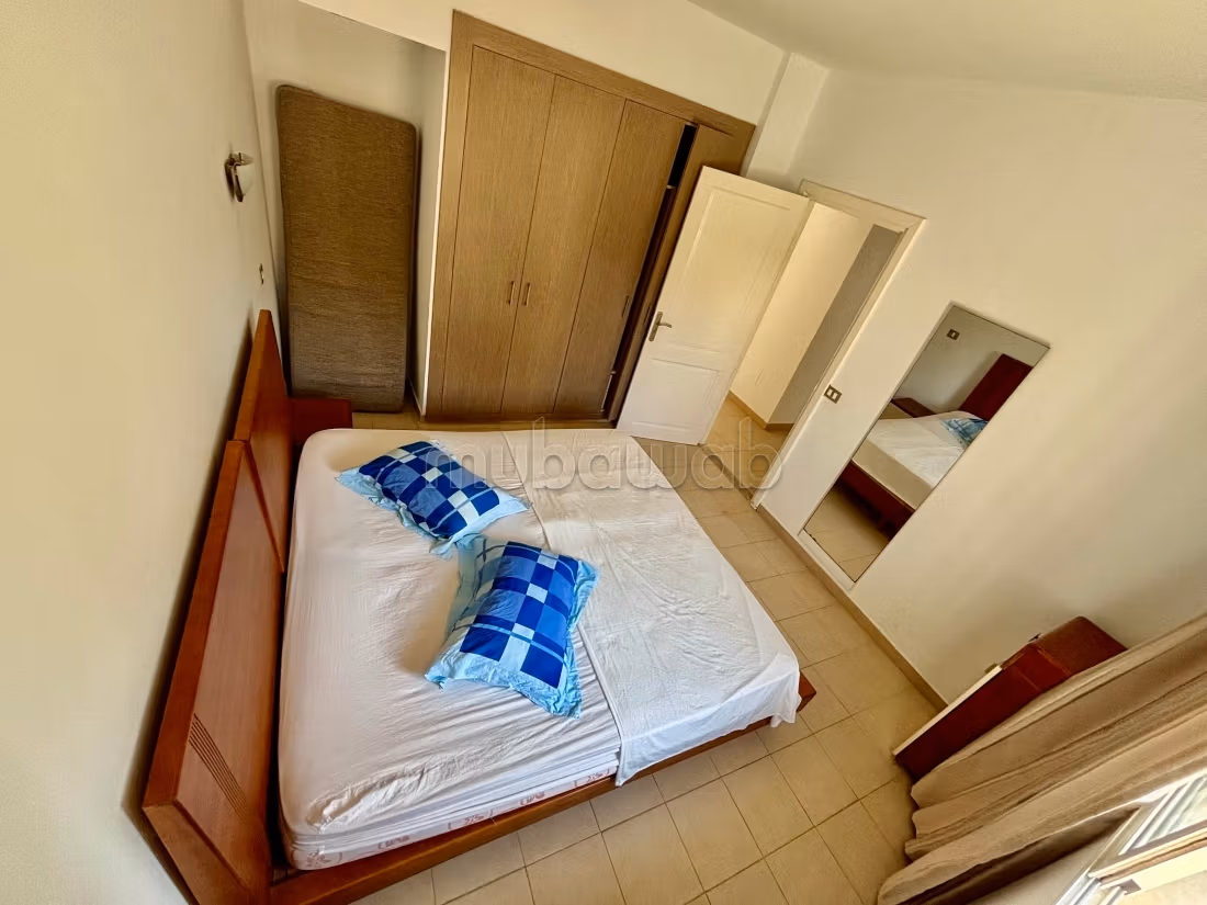 Affitto stagionale. Superficie di 90 m². Finestre con doppi vetri e porta blindata