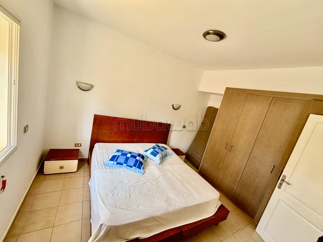 Affitto stagionale. Superficie di 90 m². Finestre con doppi vetri e porta blindata