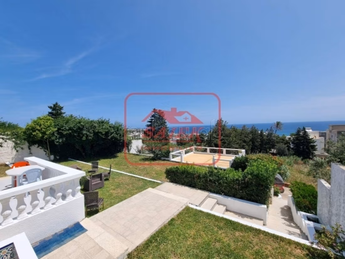 In Vendita Villa con Vista Completa sul Mare alla Corniche Biz