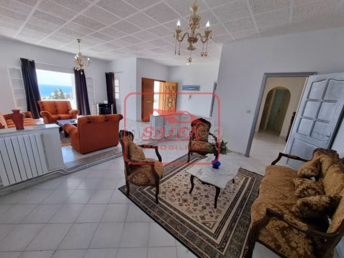 In Vendita Villa con Vista Completa sul Mare alla Corniche Biz