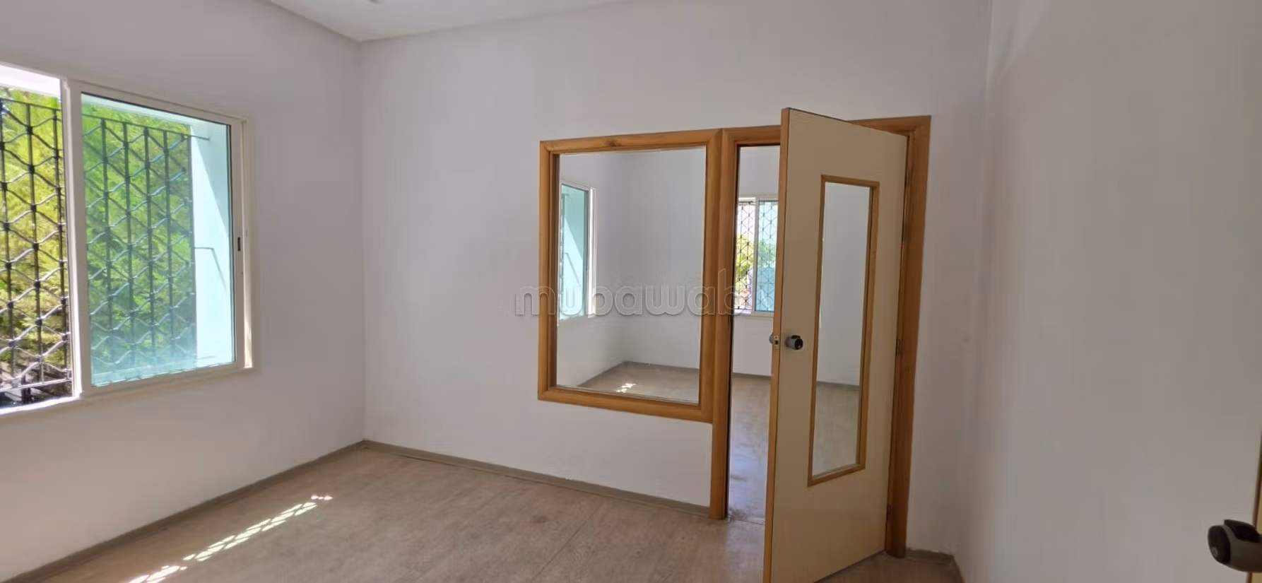Usage spacious single-storey villa office