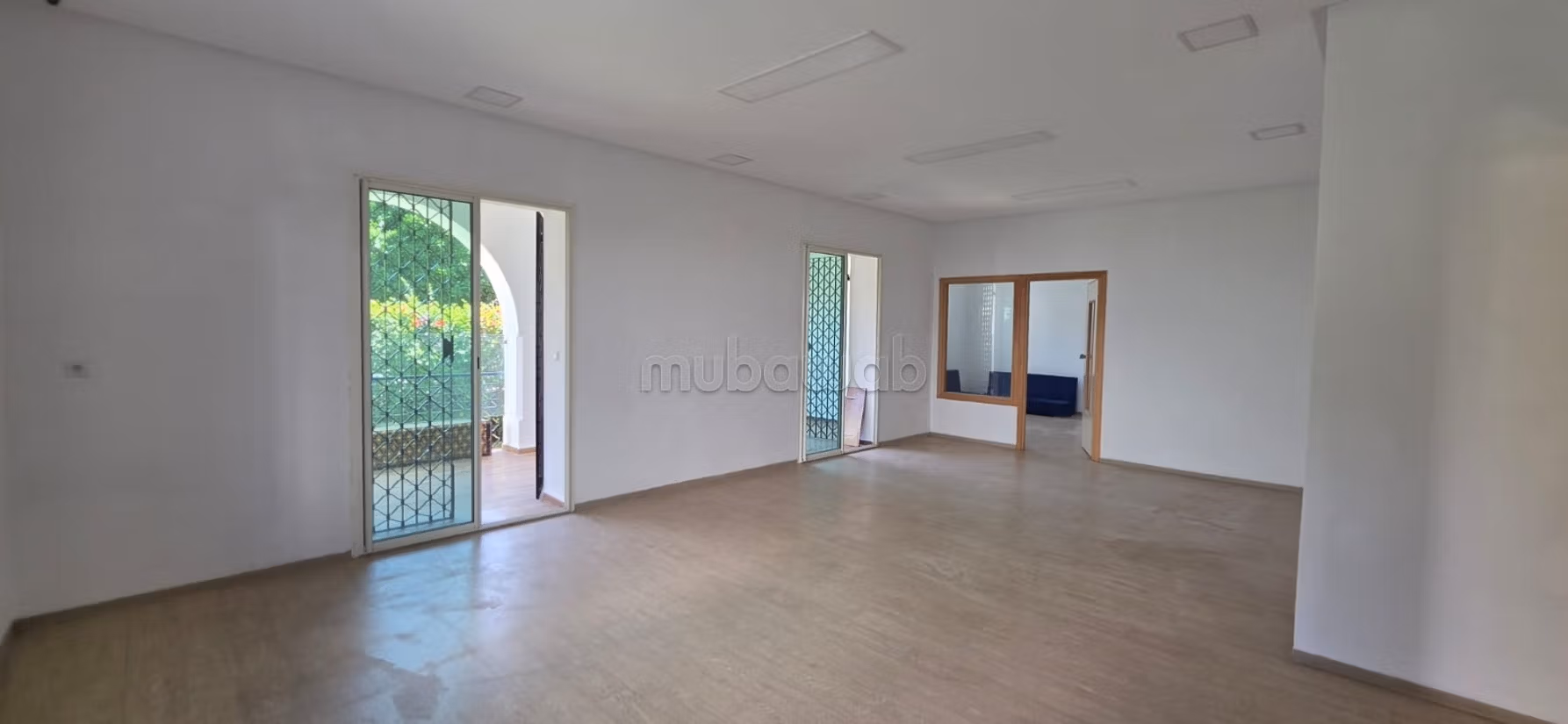 Usage spacious single-storey villa office