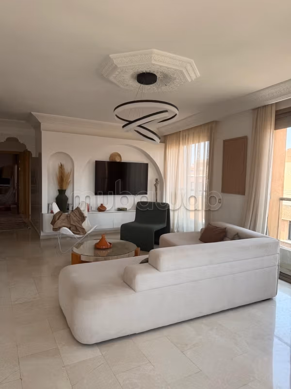 Appartement en vente à Guéliz. 3 chambres agréables. Bien meublé