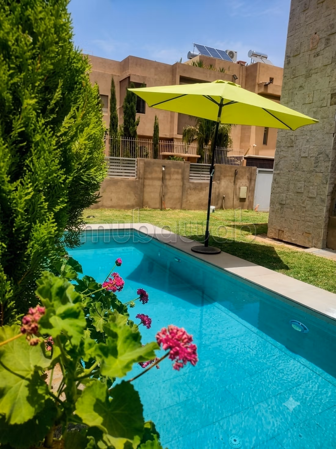 Villa fabuleuse à vendre sur la Route Amizmiz. 6 belles chambres. Isolation phonique, porte sécurisée
