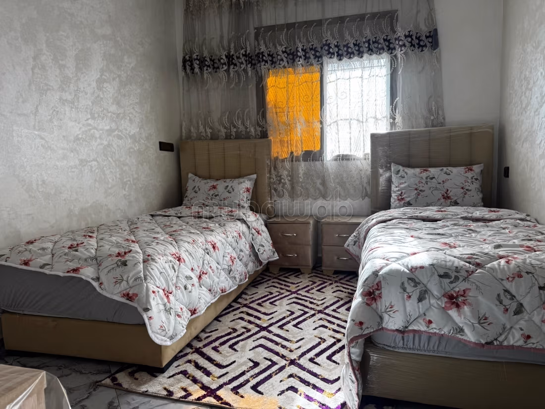 Appartement à louer à Hay Salam. 
Surface de 63 m². 
Bien meublé — 4