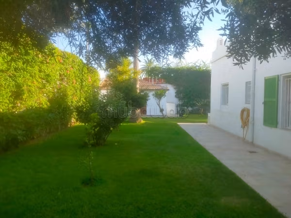 Cozy villa 400m², unfurnished, Oasis neighborhood
