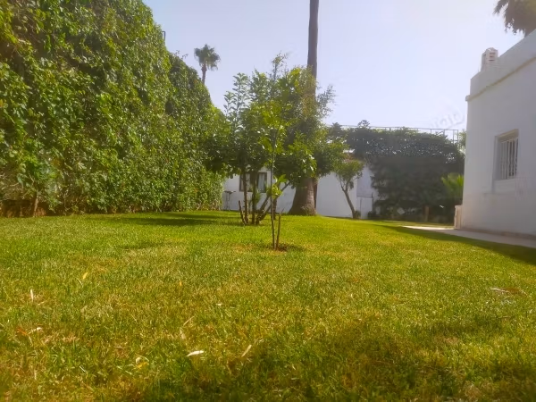 Gezellige villa van 400m², niet gemeubileerd, wijk Oasis