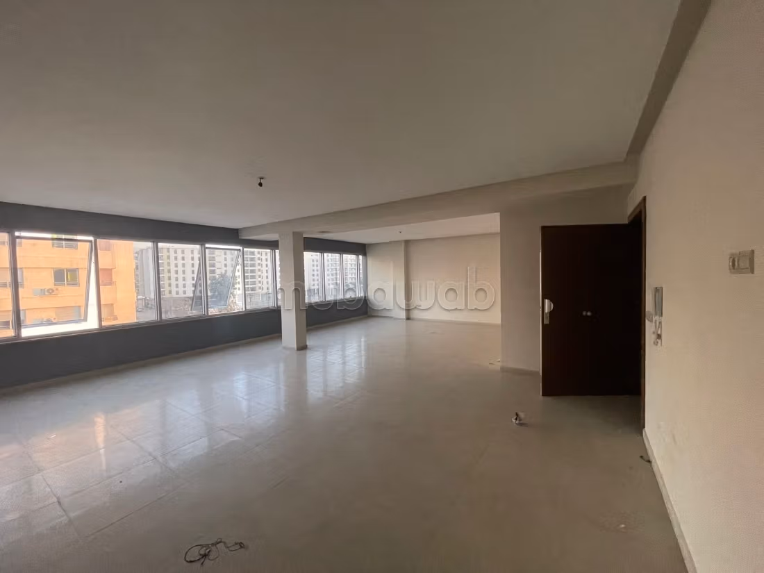 Beautiful offices for rent at the racetrack. Area 69 m². With elevator