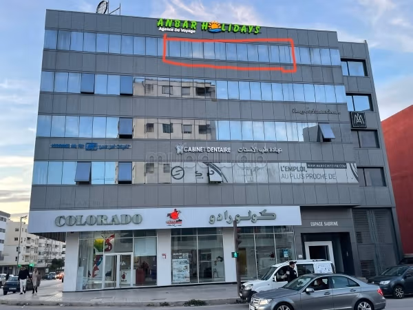 Beaux bureaux à louer à Champ de course.
Superficie 69 m².
Avec ascenseur