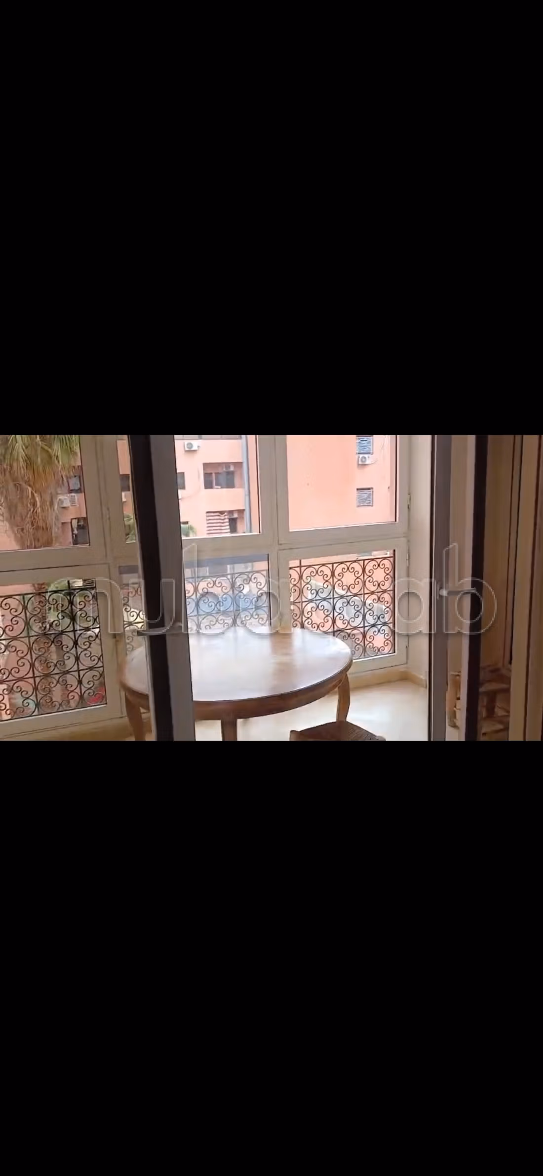 Appartement à louer à Guéliz. 
Surface de 90 m². 
Meublé — 3