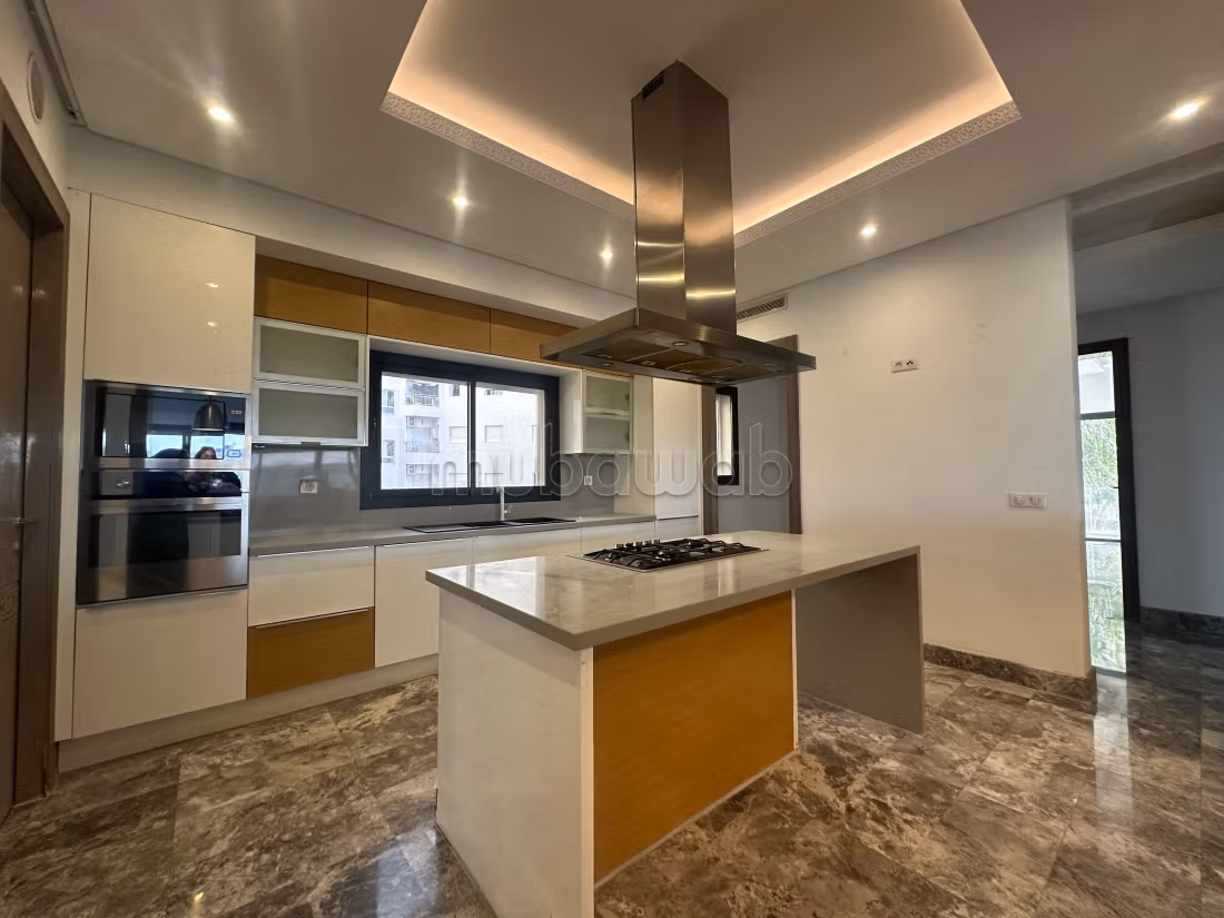 À vendre Penthouse S3 avec piscine au Lac 2
