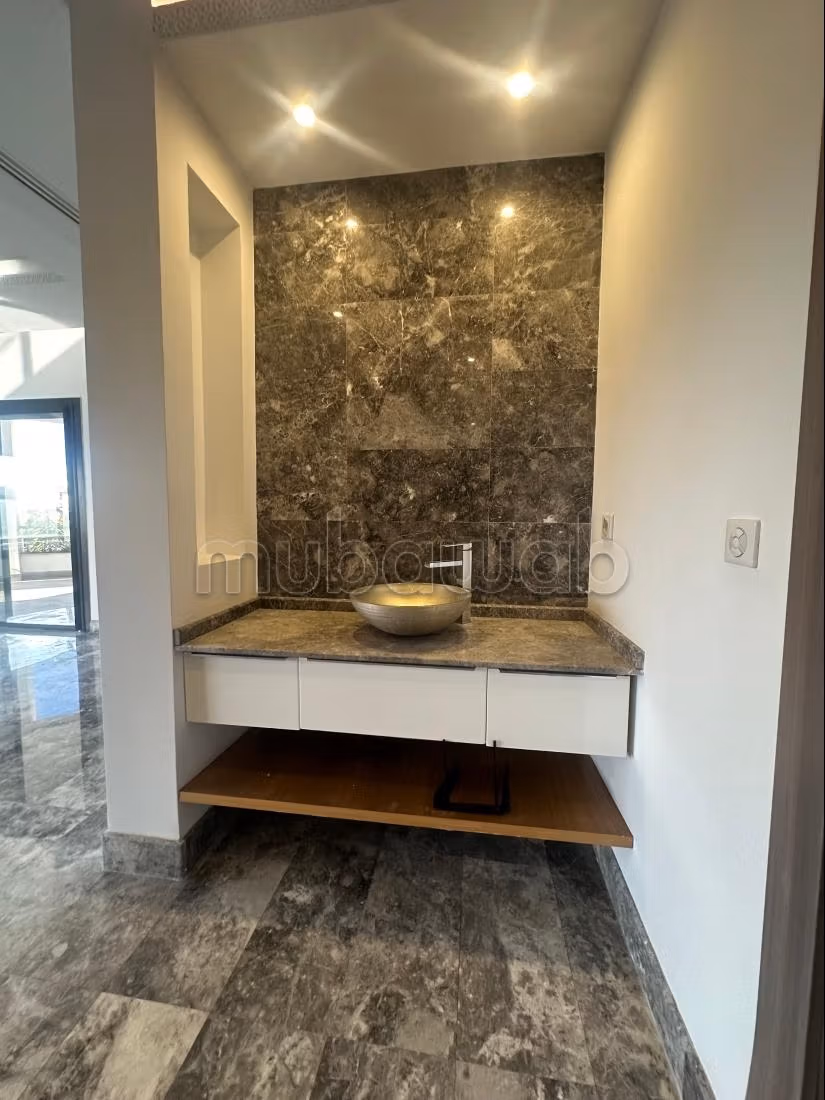 À vendre Penthouse S3 avec piscine au Lac 2