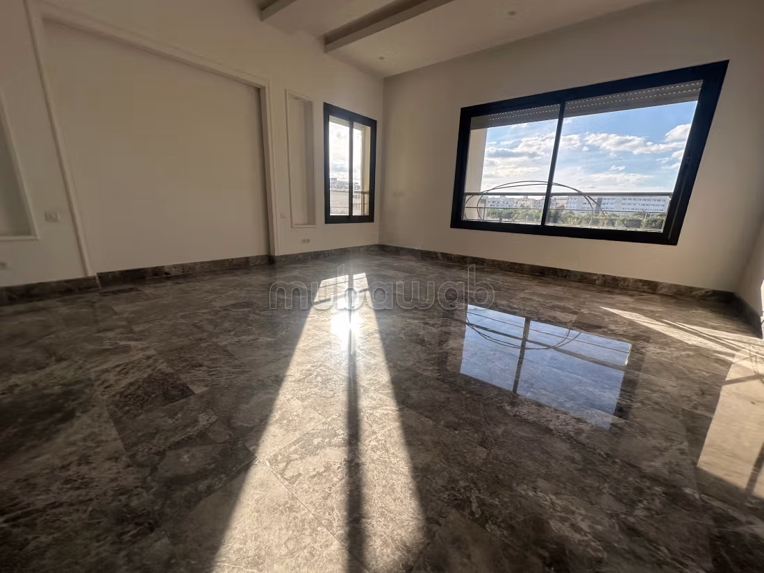À vendre Penthouse S3 avec piscine au Lac 2