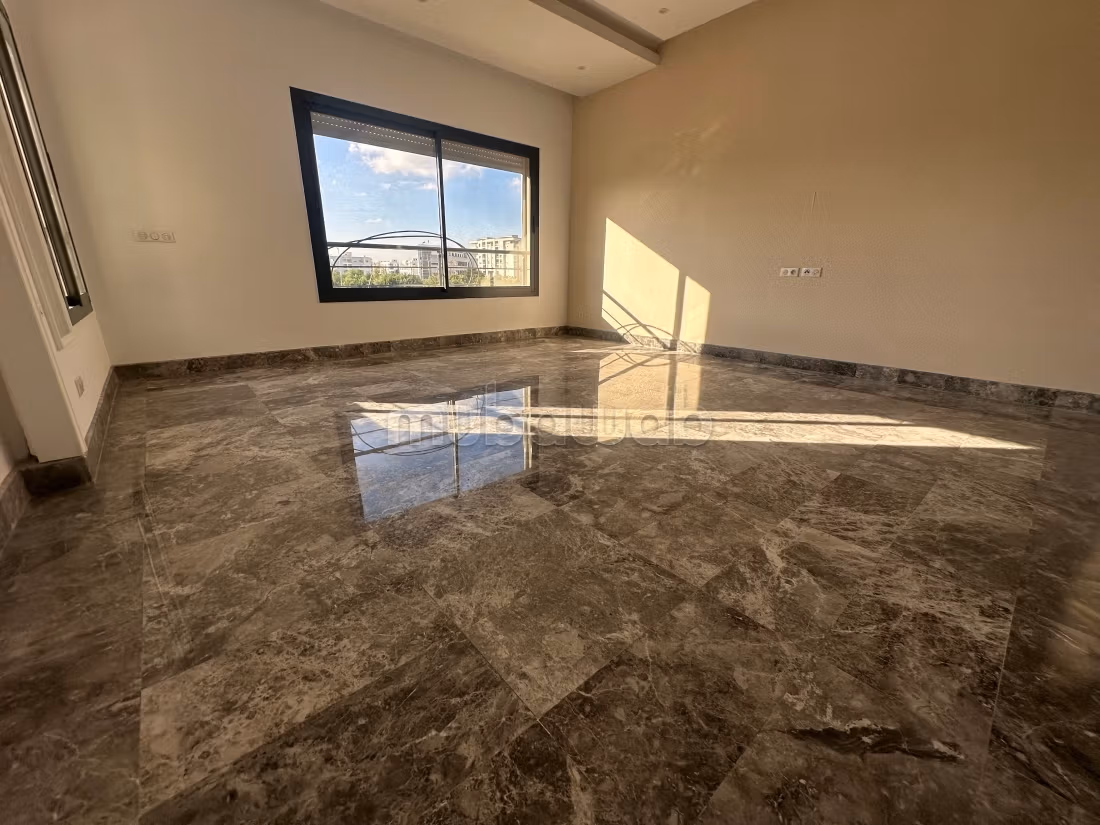 À vendre Penthouse S3 avec piscine au Lac 2