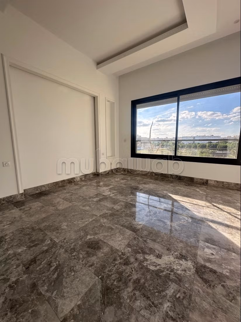À vendre Penthouse S3 avec piscine au Lac 2