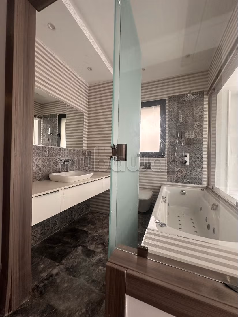 À vendre Penthouse S3 avec piscine au Lac 2