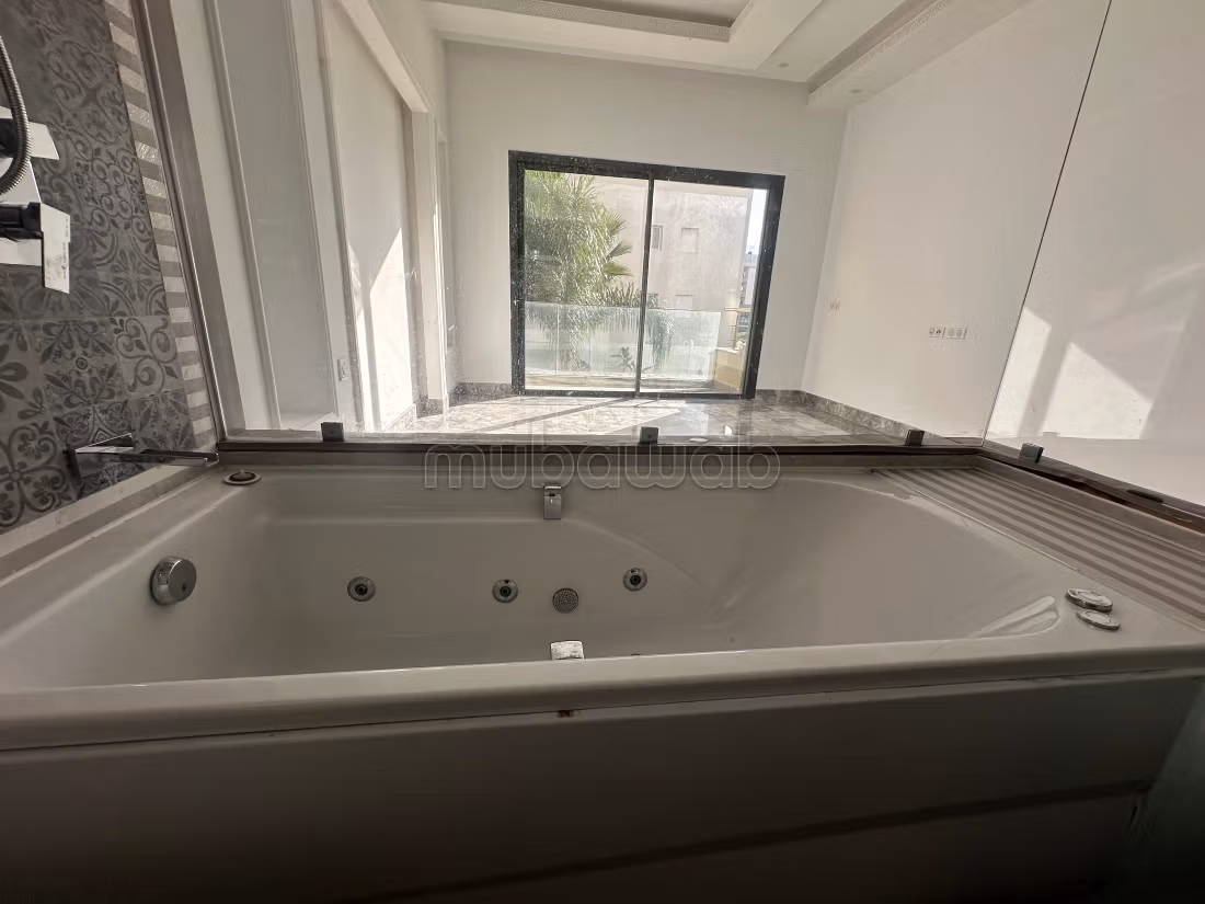 À vendre Penthouse S3 avec piscine au Lac 2