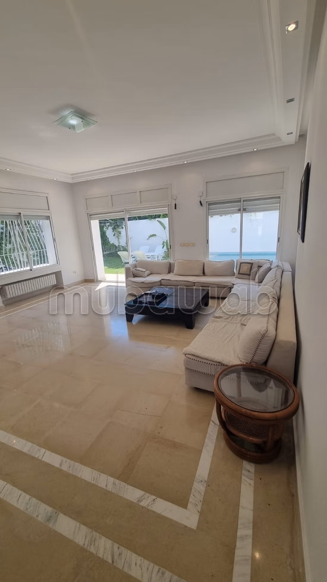 Location saisonnière villa de luxe à Yasmine Hammamet. Surface totale 300 m². Places de parking et terrasse