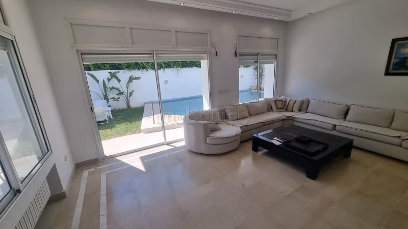 Location saisonnière villa de luxe à Yasmine Hammamet. Surface totale 300 m². Places de parking et terrasse