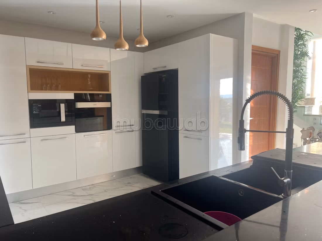 Vente villa de luxe à Hammamet Sud. Surface de 280 m². Bien meublé