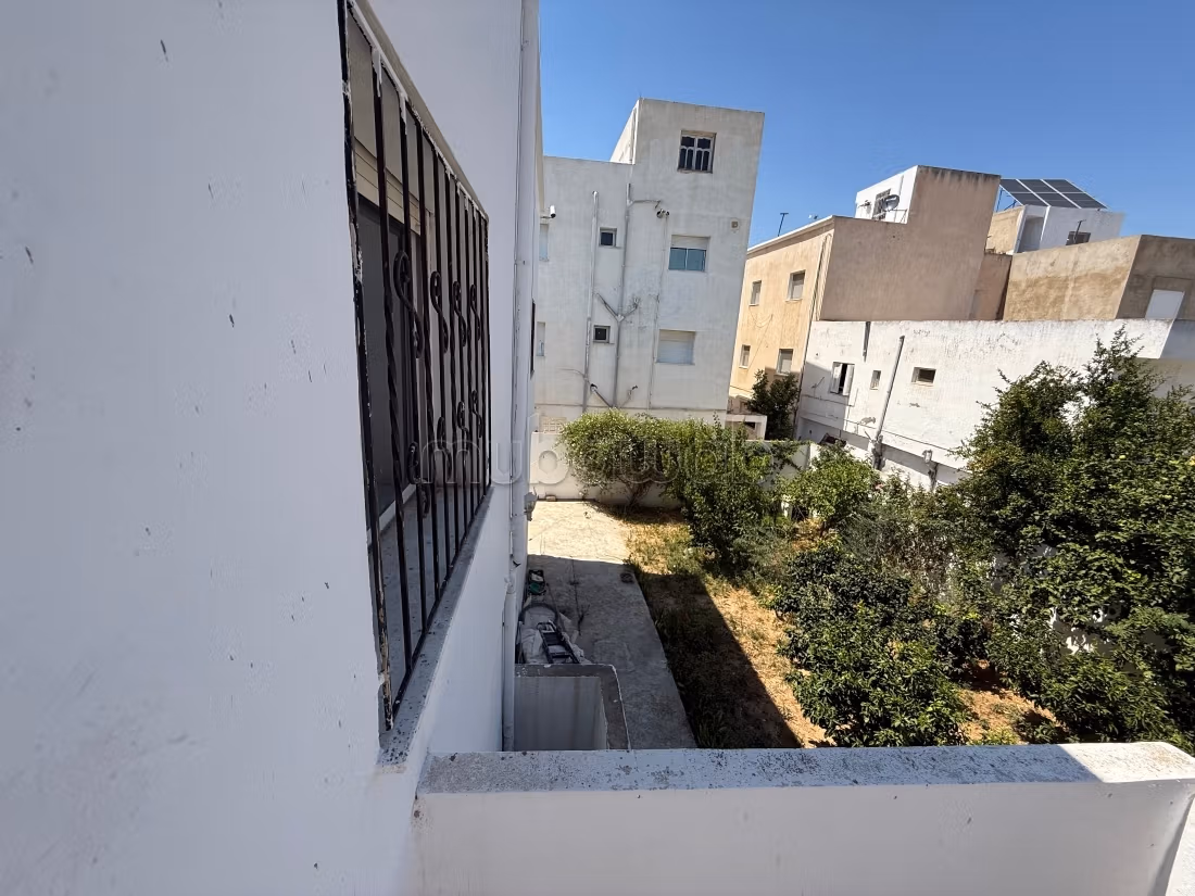 In vendita: Edificio ad Aïn Zaghouan Nord