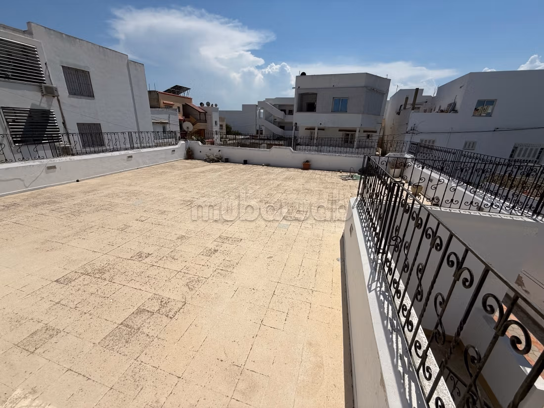 In vendita: Edificio ad Aïn Zaghouan Nord