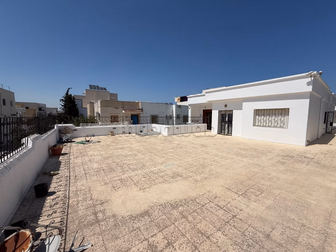 In vendita: Edificio ad Aïn Zaghouan Nord