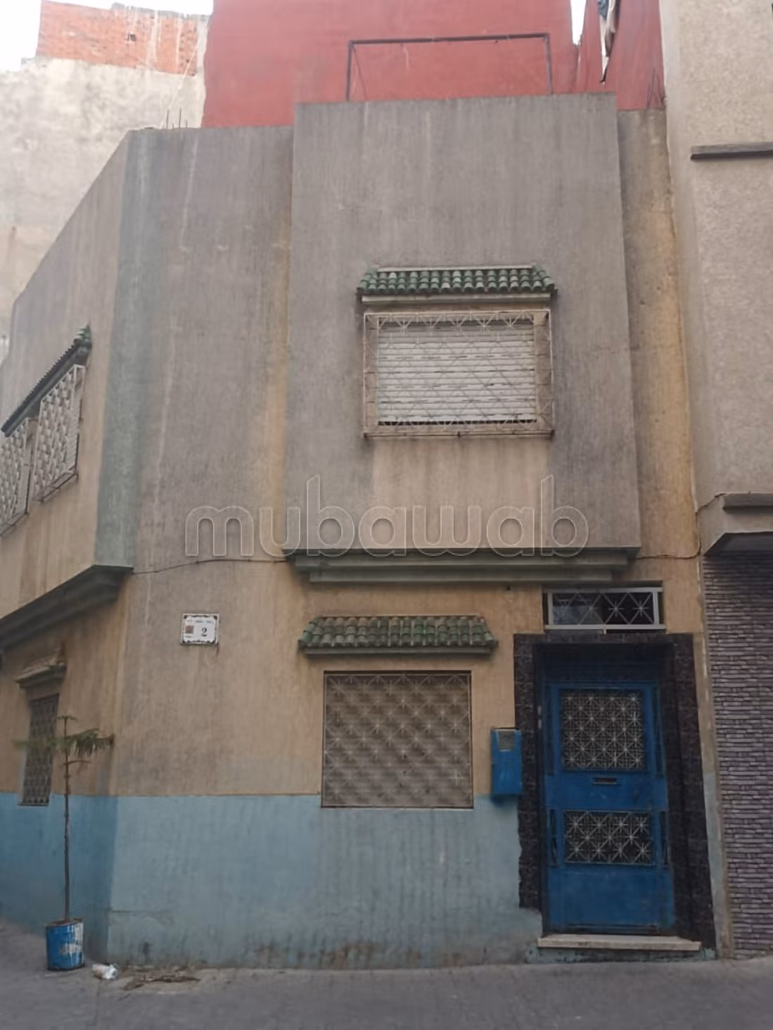 À vendre : Maison avec 2 étages et terrasse sur le toit
