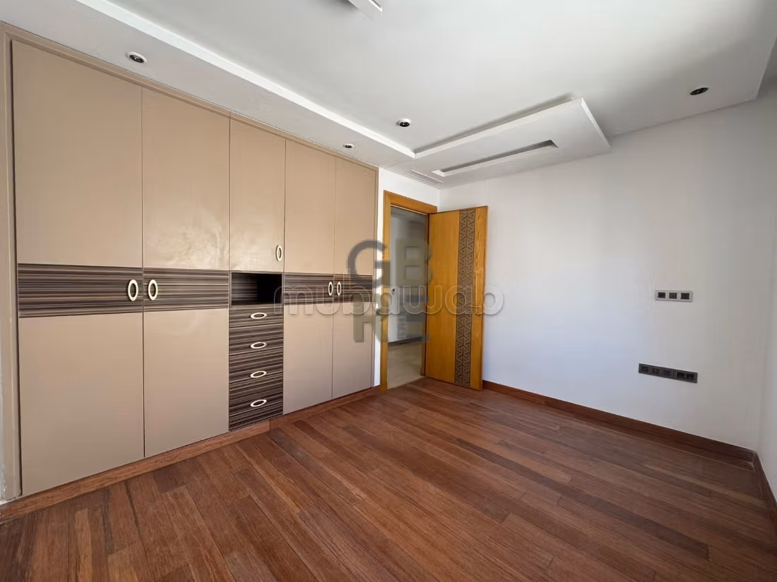 Très bel appartement sans vis à vis dans une résidence sécurisée en location à Hay Riad — 4