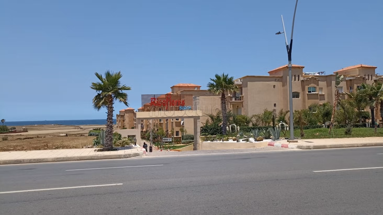 Location saisonnière à Mannesmann. 
Surface de 80 m². 
Climatisation et piscine