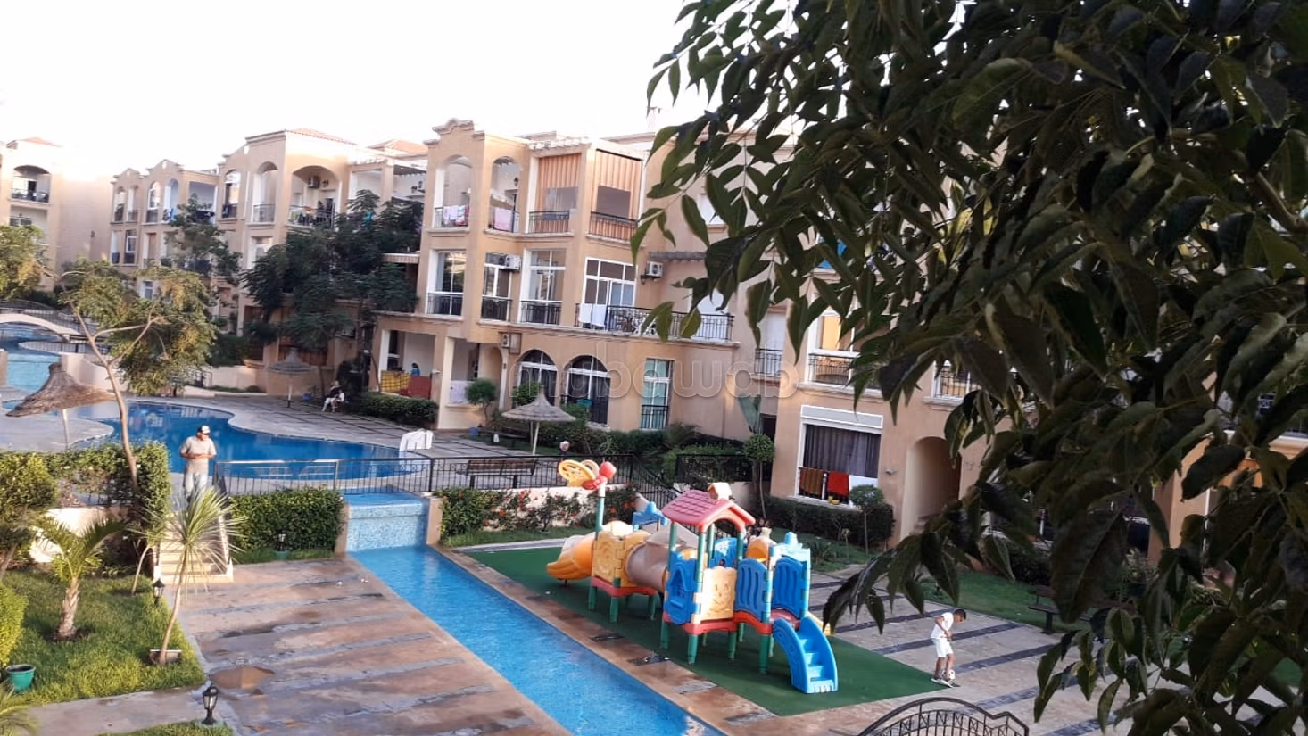 Location saisonnière à Mannesmann. 
Surface de 80 m². 
Climatisation et piscine