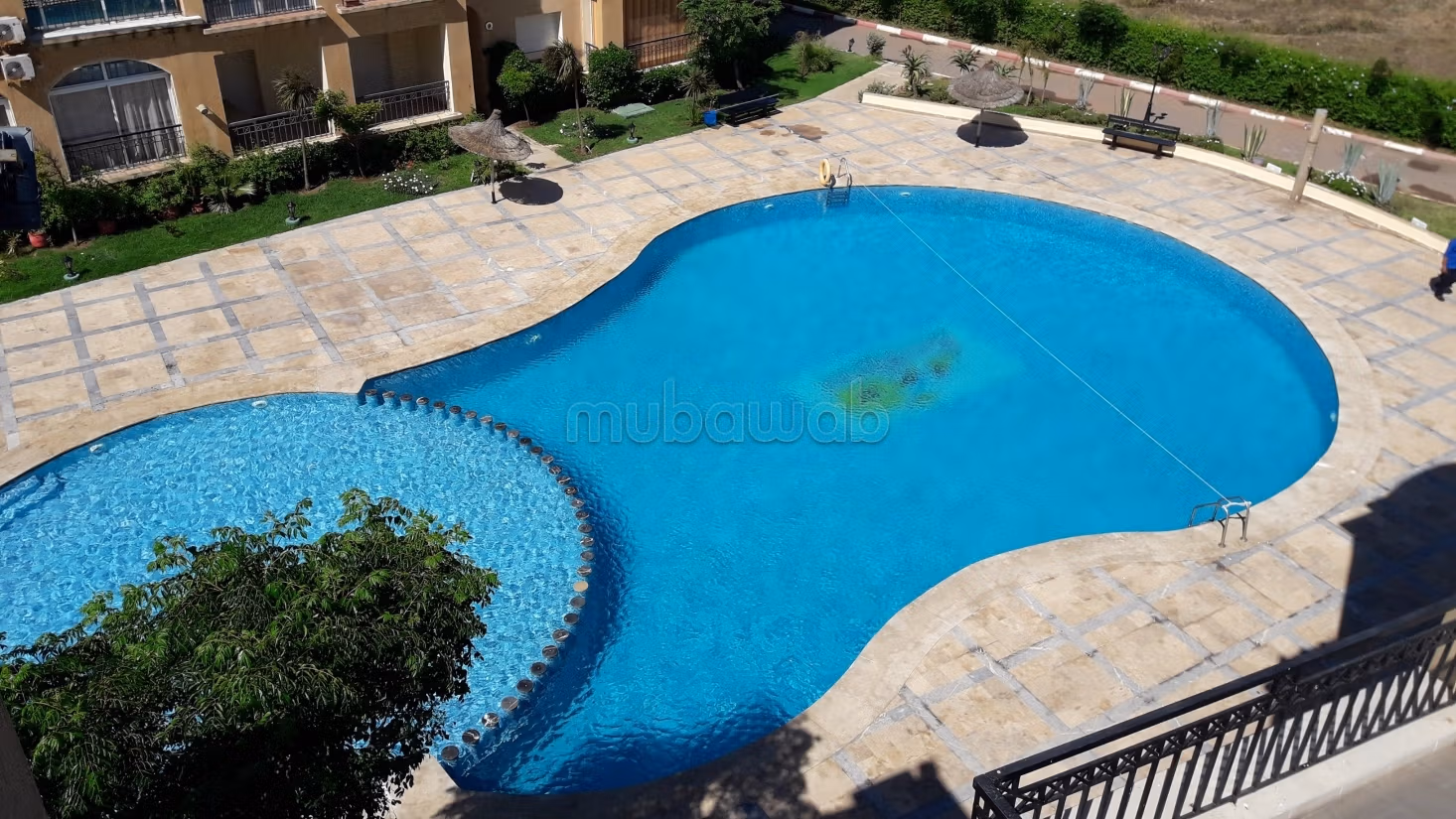 Location saisonnière à Mannesmann. 
Surface de 80 m². 
Climatisation et piscine