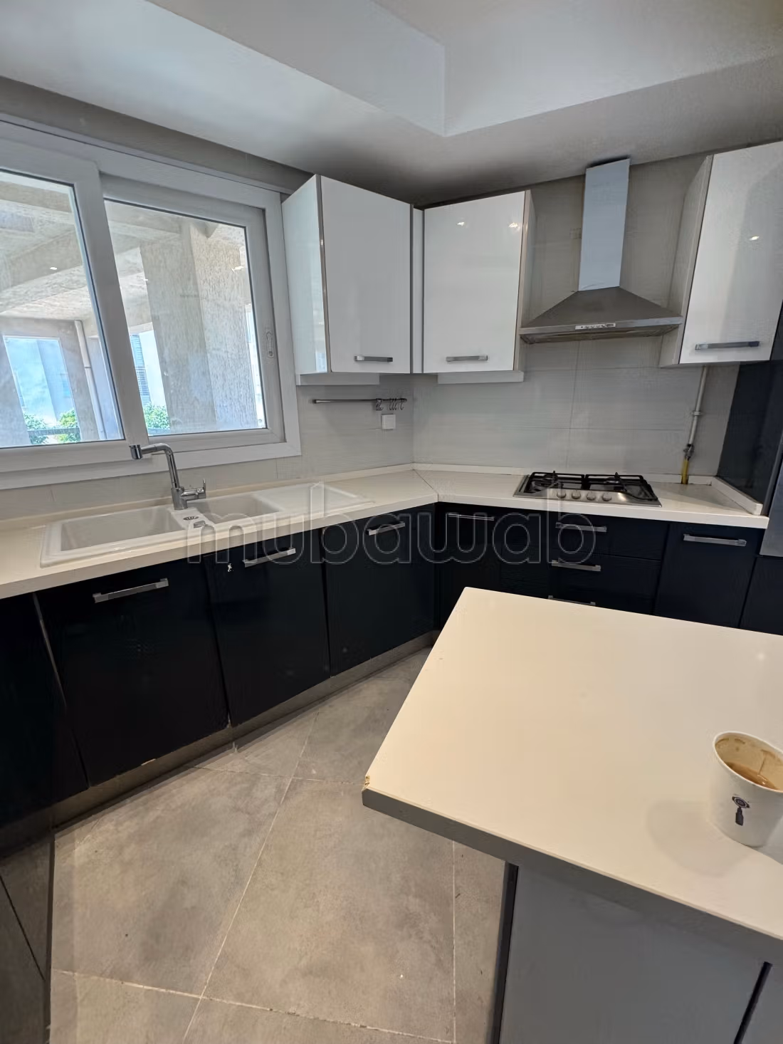 Rent this apartment in Les Jardins de Carthage. 4 comfortable rooms. Concierge services, air conditioning