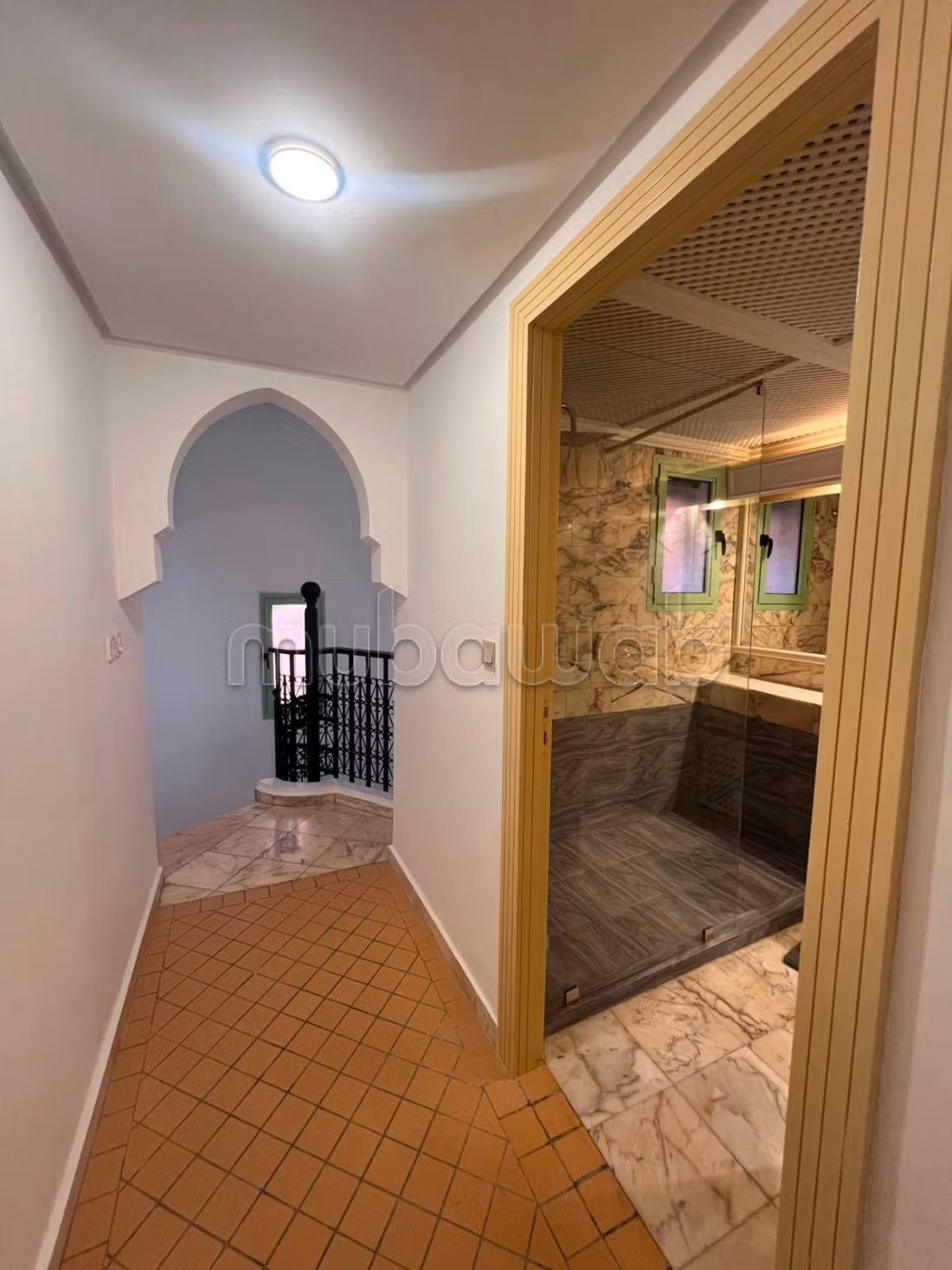 Duplex Spacieux 383m² avec grand jardin privatif
