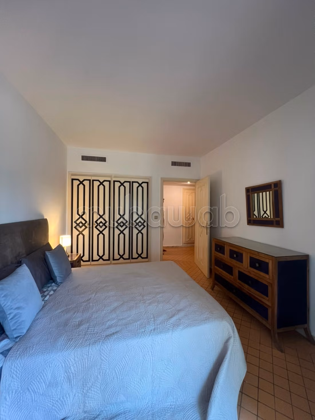 Duplex Spacieux 383m² avec grand jardin privatif
