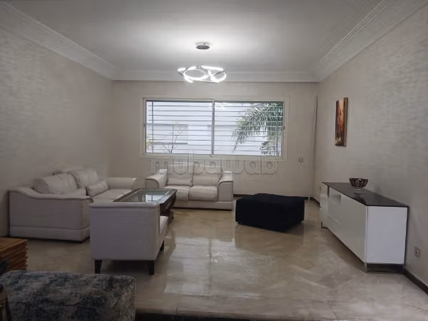Appartamento ammobiliato di 161 m in Bd Abdelmoumen, 3 camere