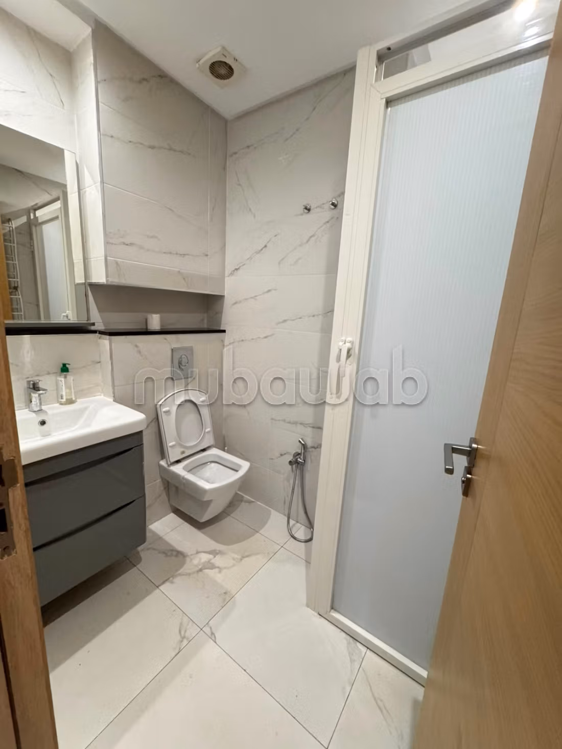 Studio vide à louer Quartier Oasis