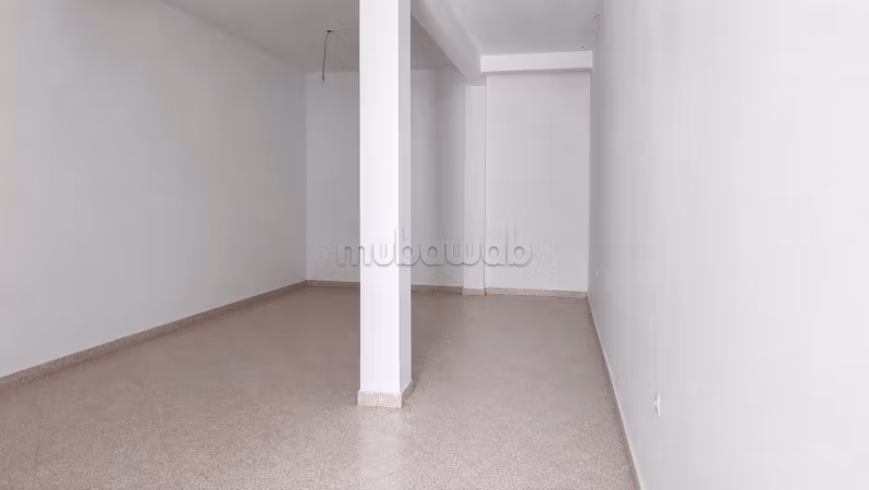 En alquiler tienda comercial situada en dar bouazza
