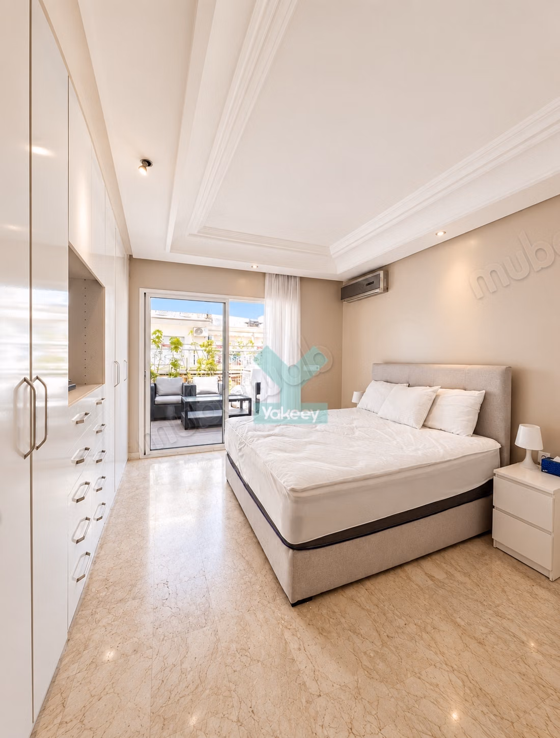 Superbe appartement meublé étage élevé